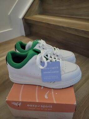 Brand New Easy Spirit Women White and Green Leather Lace-Up Sneakers Size 8 Wide